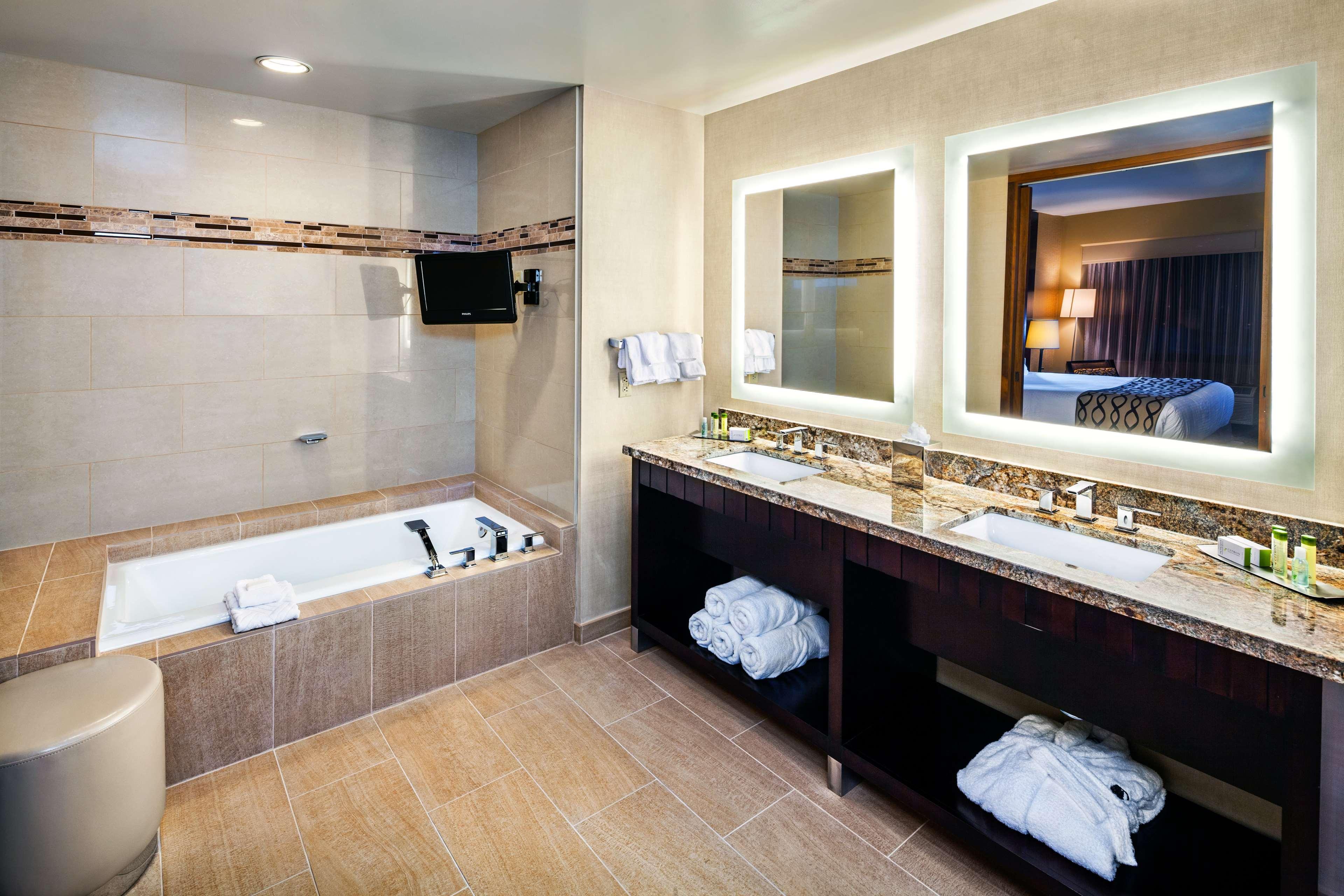 Doubletree By Hilton San Francisco Airport 4*